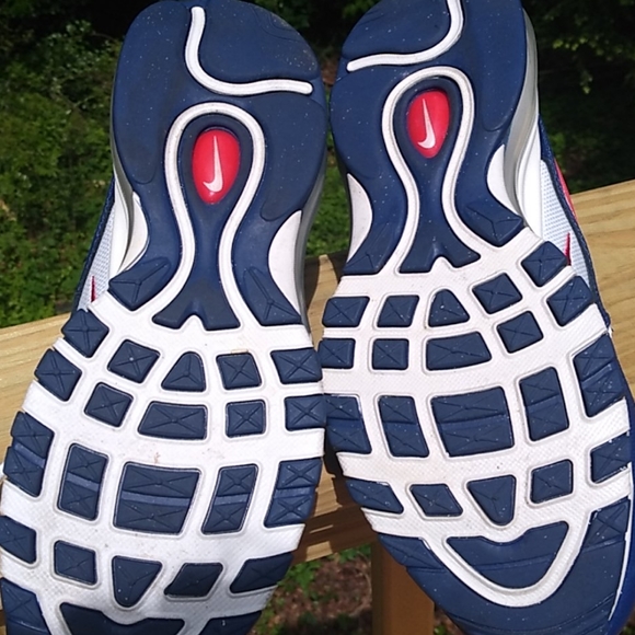 Nike gym shoes - Picture 2 of 4